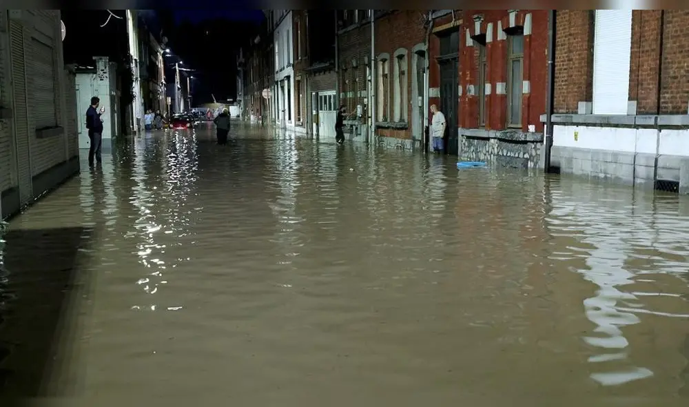 Las calles de Namur se llenaron de agua debido a las intensas lluvias. Las inundaciones arrasaron con todo a su paso. Foto: difusión Las calles de Namur se llenaron de agua debido a las intensas lluvias. Las inundaciones arrasaron con todo a su paso. Foto: difusión