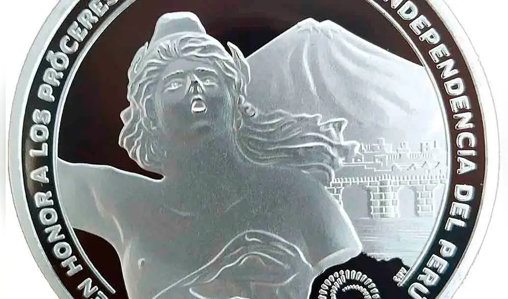 Medalla conmemorativa del Bicentenario presentada en Arequipa.