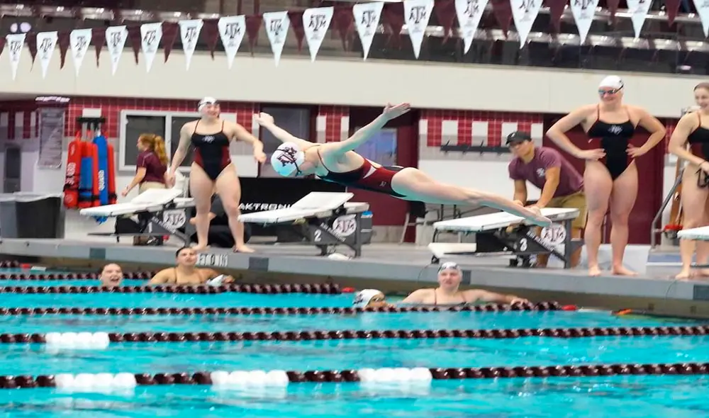 La peruana McKenna DeBever competirá el lunes por los 200 metros individual femenino. Foto: Instagram/McKenna DeBever