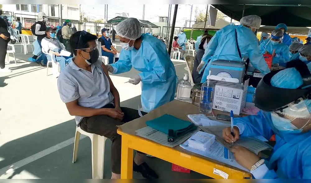 Despliegue. Se habilitaron catorce vacunatorios en la provincia de Arequipa, que atendieron 18 horas entre el sábado y ayer. Despliegue. Se habilitaron catorce vacunatorios en la provincia de Arequipa, que atendieron 18 horas entre el sábado y ayer.