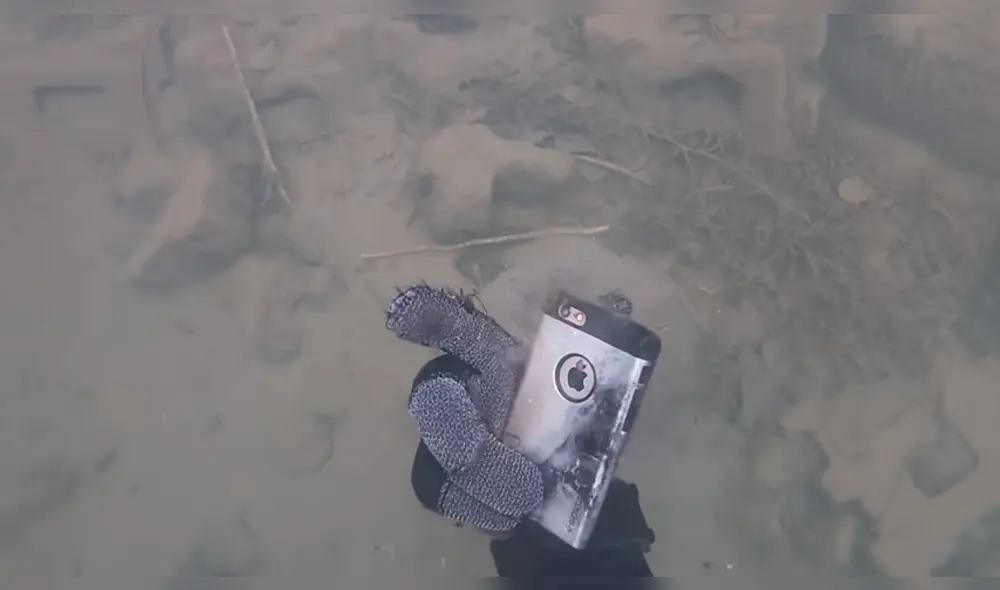 La propietaria afirmó que el micrófono del iPhone 11 no funciona y el parlante suena raro. Foto: captura de YouTube