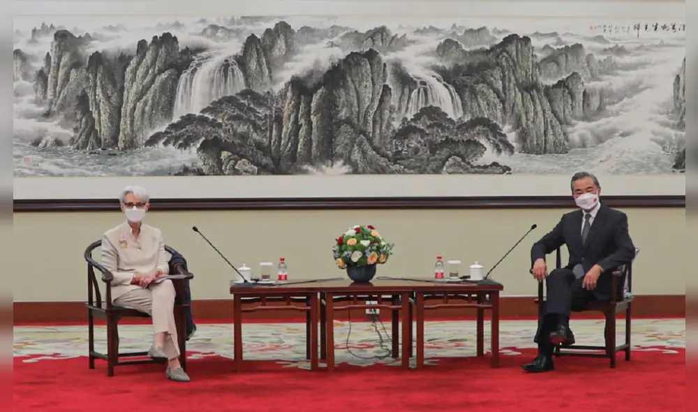 Washington indicó que Wendy Sherman fue “muy enérgica” en la reunión con altos funcionarios del régimen de Xi Jinping. Foto: EFE