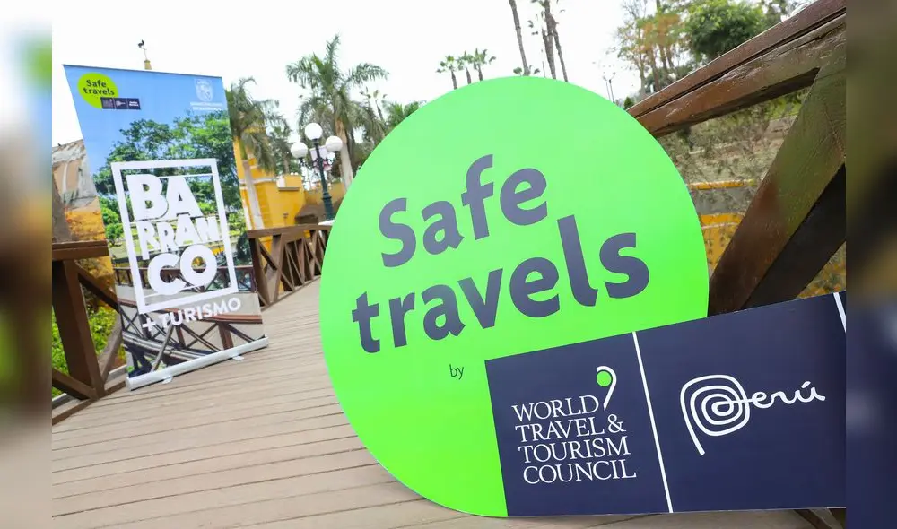 La presidenta ejecutiva de PromPerú, Amora Carbajal, otorgó el reconocimiento al alcalde del distrito, José Juan Rodríguez. Foto: La presidenta ejecutiva de PromPerú, Amora Carbajal, otorgó el reconocimiento al alcalde del distrito, José Juan Rodríguez. Foto: