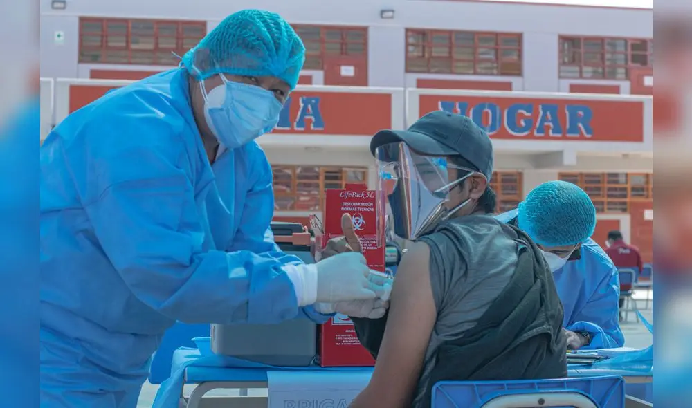 Vacunación se realiza en los vacunatorios Coronel Bolognesi, Francisco Antonio de Zela, Enrique Paillardelle y el vacunacar del Parque Perú. Foto: Diresa Tacna Vacunación se realiza en los vacunatorios Coronel Bolognesi, Francisco Antonio de Zela, Enrique Paillardelle y el vacunacar del Parque Perú. Foto: Diresa Tacna
