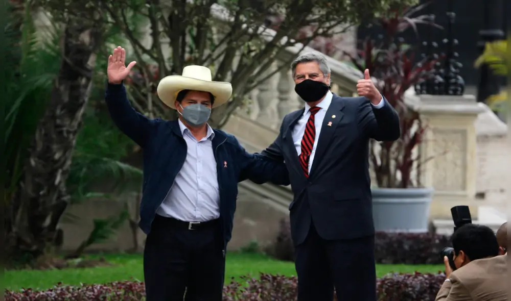 Pedro Castillo es el nuevo presidente del Perú tras un silencio de más de 40 días por parte del JNE, que ratificó el resultado de las últimas elecciones el pasado lunes 19 de julio en ceremonia virtual. Foto: EFE Pedro Castillo es el nuevo presidente del Perú tras un silencio de más de 40 días por parte del JNE, que ratificó el resultado de las últimas elecciones el pasado lunes 19 de julio en ceremonia virtual. Foto: EFE