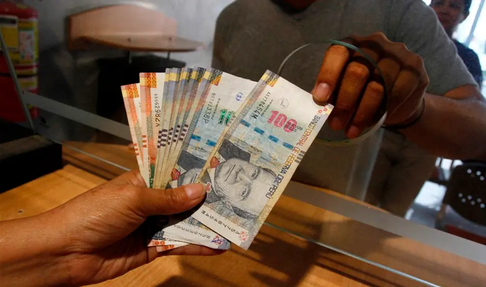 Las empresas que laborarán los días 28 y 29 de julio deberán establecer con sus trabajadores la forma de compensación. Foto: GLR