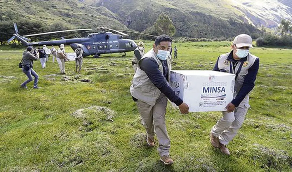 Nuevo gobierno tiene como uno de sus principales pendientes equiparar avance de vacunación en regiones. Foto: AFP Nuevo gobierno tiene como uno de sus principales pendientes equiparar avance de vacunación en regiones. Foto: AFP