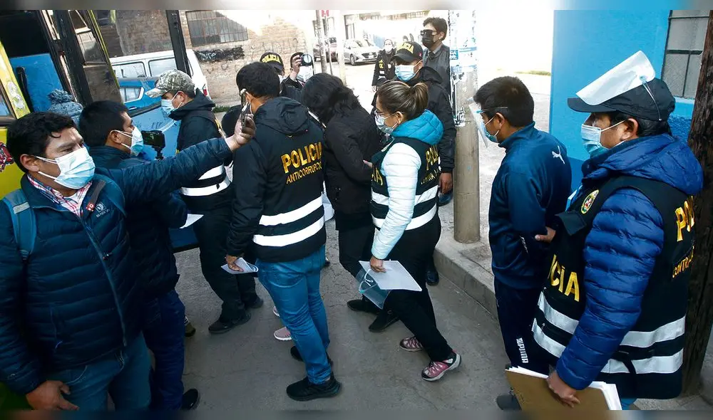 Diligencias. Trabajadores judiciales estarán detenidos por siete días, tiempo en el cual serán sometidos a investigación. En sede judicial se comenzaron a acusar entre ellos. Diligencias. Trabajadores judiciales estarán detenidos por siete días, tiempo en el cual serán sometidos a investigación. En sede judicial se comenzaron a acusar entre ellos.