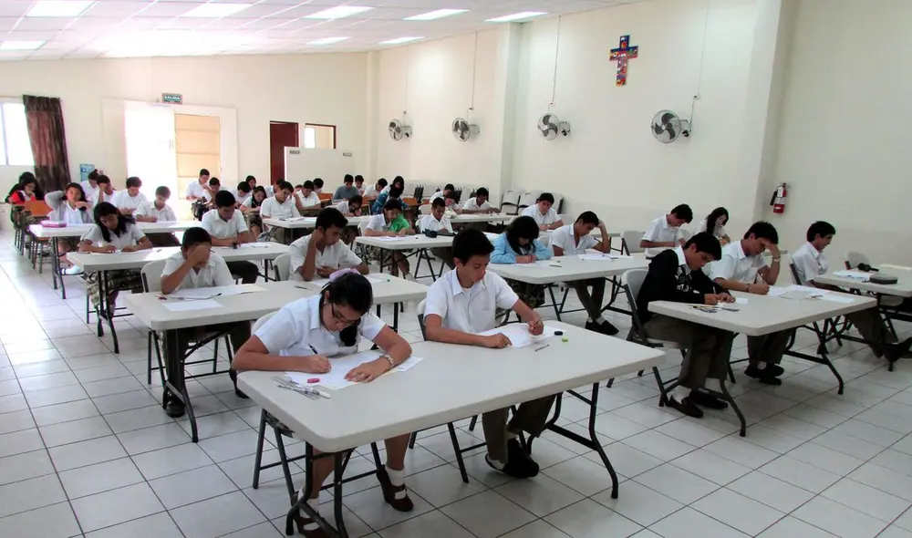Se evalúa que el 2022 se retorne a clases presenciales o semipresenciales. Foto: La República