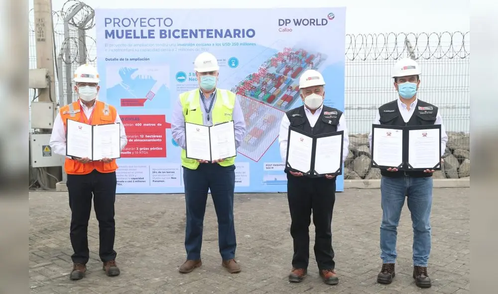 Ceremonia de entrega de documentación aprobada a DP World.