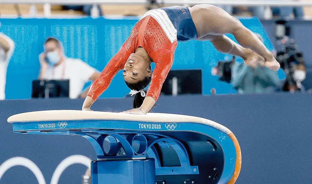 Reflexión. Simone Biles se retiró de la competencia por equipos tras obtener bajo puntaje. Foto: difusión