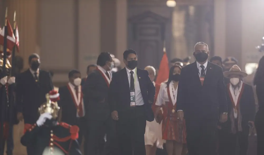 Cerrón llegó al Congreso de la República para la ceremonia de toma de mando. Foto: Aldair Mejía/La República