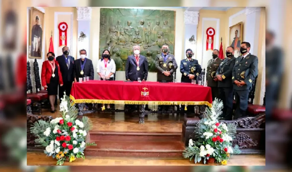 El regidor Emerson Arroyo Chaquila fue el encargado de dar lectura al acta de la proclamación. Foto: difusión El regidor Emerson Arroyo Chaquila fue el encargado de dar lectura al acta de la proclamación. Foto: difusión