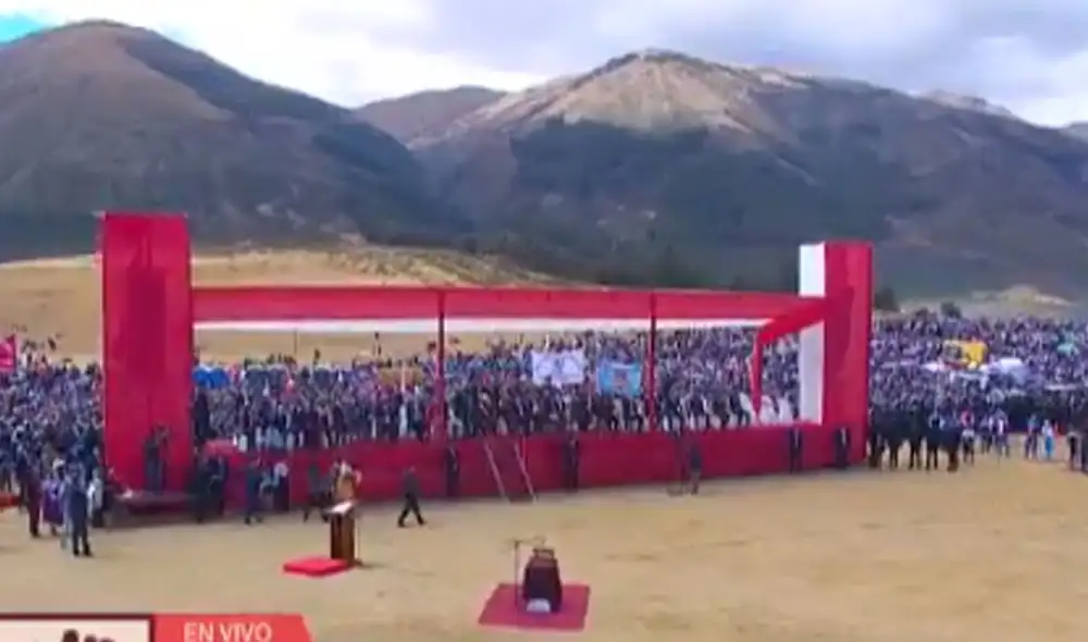 Así quedó el escenario en Ayacucho luego del retiro de toldos. Foto: captura de América Así quedó el escenario en Ayacucho luego del retiro de toldos. Foto: captura de América