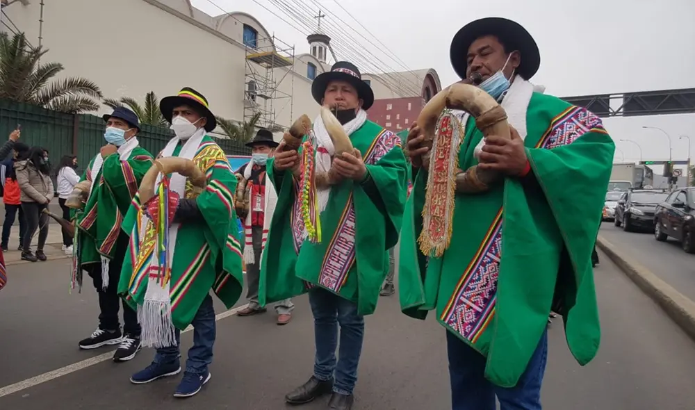 Cerca de 70 asociaciones culturales lideraron el pasacalle en el Cercado de Lima. Foto: Grace Mora - URPI / LR