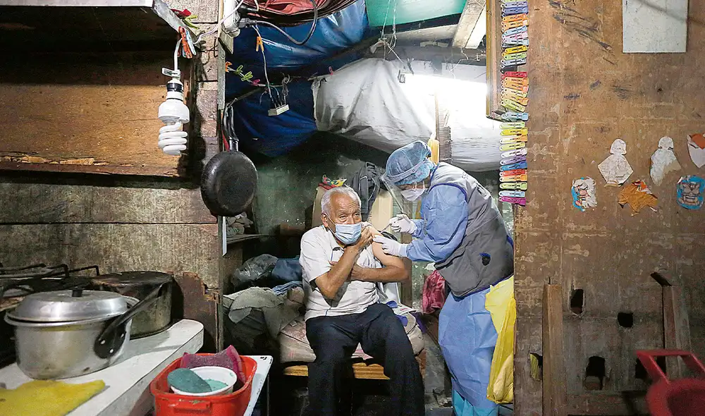 Población vulnerable. Hay adultos mayores de 50 años que aún no están vacunados. Foto: Francisco Contreras / La República Población vulnerable. Hay adultos mayores de 50 años que aún no están vacunados. Foto: Francisco Contreras / La República