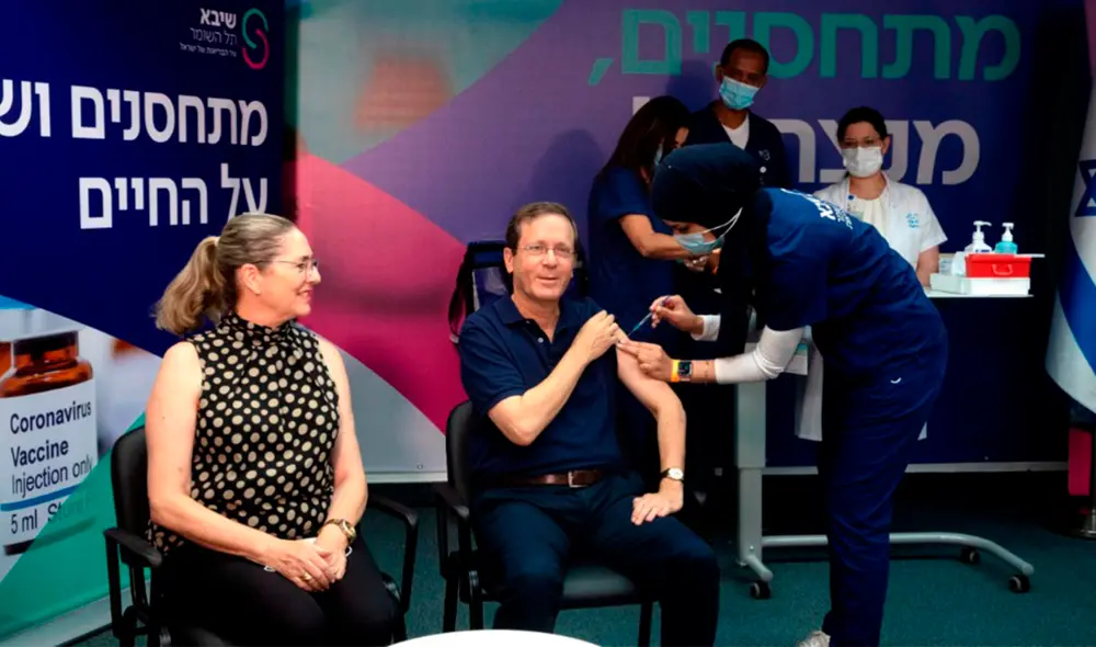 Israel empieza la vacunación con la tercera dosis de Pfizer-BioNTech. Foto: EFE Israel empieza la vacunación con la tercera dosis de Pfizer-BioNTech. Foto: EFE