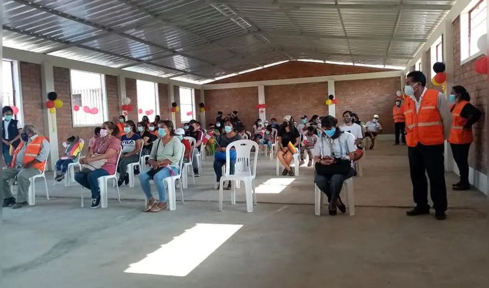 Municipalidad distrital y provincial, Cáritas y sociedad civil participaron de la inauguración de los refugios temporales. Foto: Carlos Balarezo/Facebook.