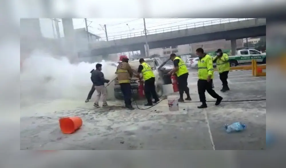 Agentes detuvieron el incendio. Foto: Municipalidad de Surco Agentes detuvieron el incendio. Foto: Municipalidad de Surco