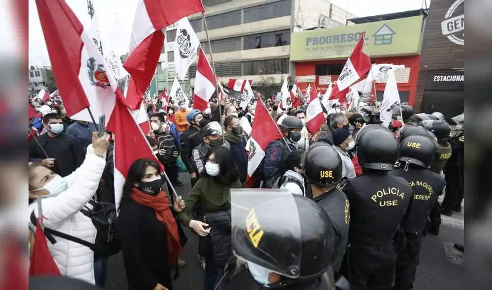Hasta el momento, en la manifestación no se han registrado disturbios. Foto: Antonio Melgarejo/La República