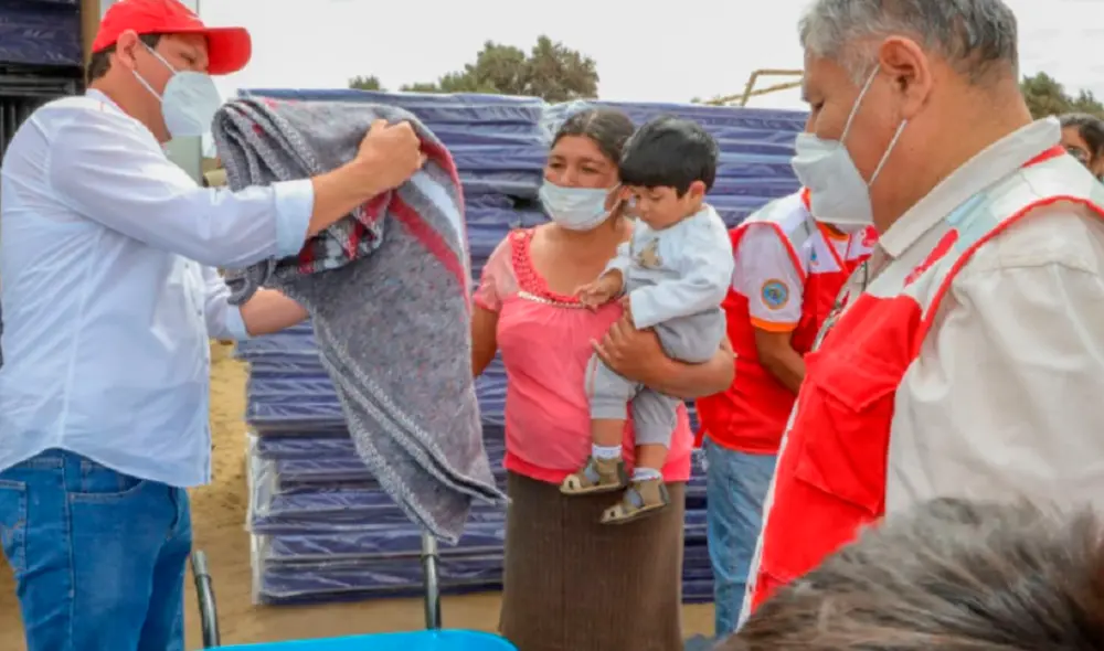 Gobernador de Piura llevó ayuda humanitaria a damnificados por sismo ...