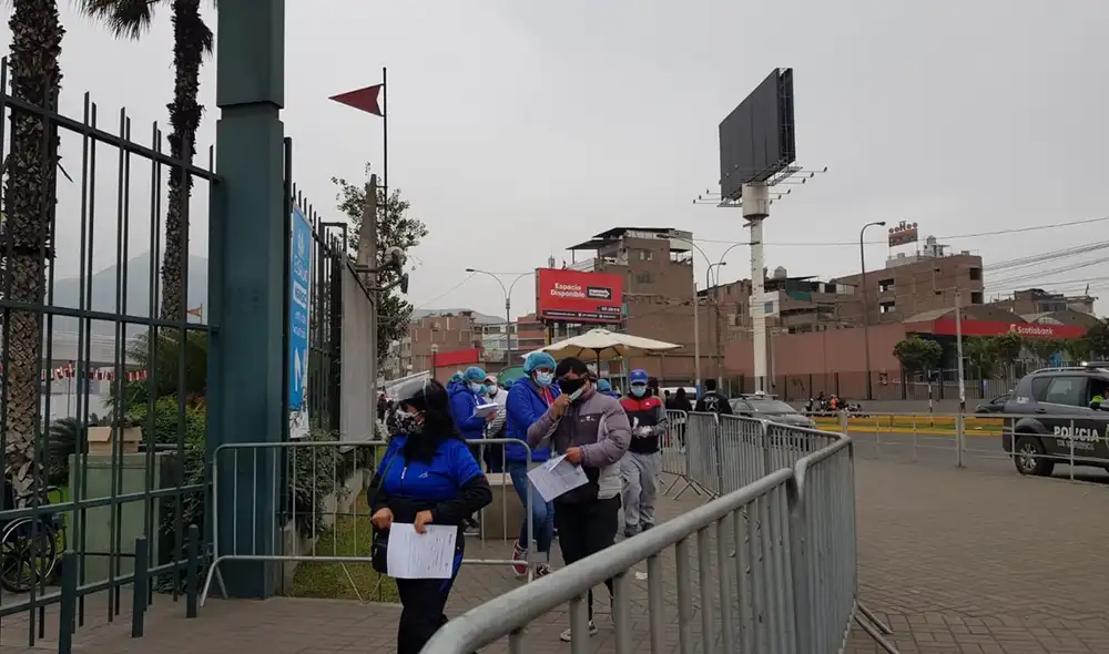 La vacunación continúa para mayores de 40 años. Foto: Gianella Aguirre/URPI-LR La vacunación continúa para mayores de 40 años. Foto: Gianella Aguirre/URPI-LR