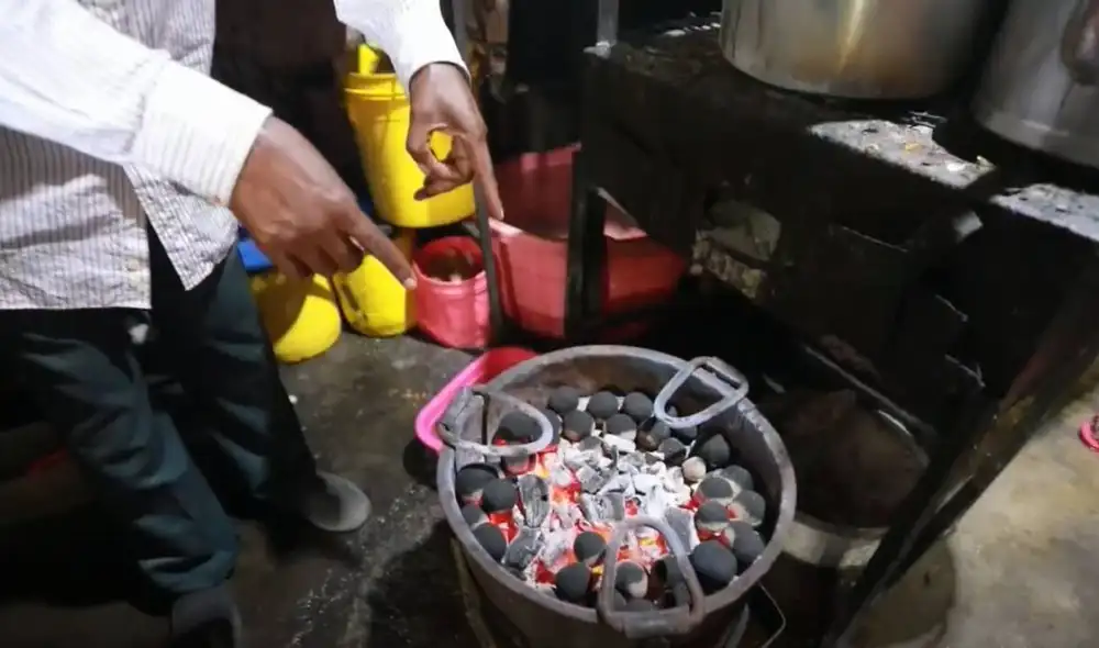 La marca Makaa Dotcom impulsó un sistema de recojo de residuos sostenible con el cual se pudo obtener ingresos económicos. Foto: EFE La marca Makaa Dotcom impulsó un sistema de recojo de residuos sostenible con el cual se pudo obtener ingresos económicos. Foto: EFE