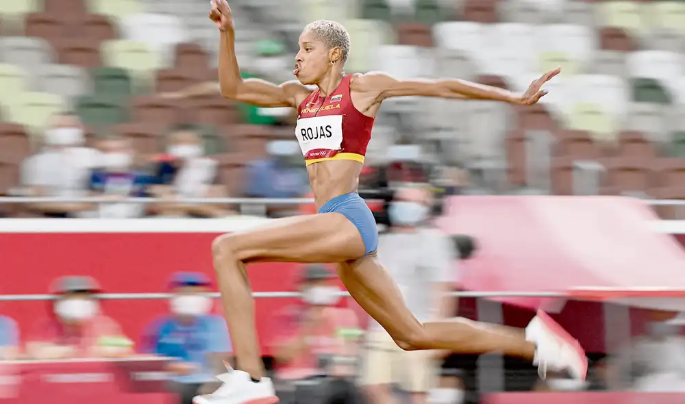 Hazaña. La atleta venezolana pulverizó el récord por 17 centímetros. Foto: AFP