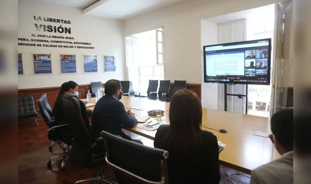 En reunión virtual el gobernador Llempén abordó transferencia de puerto. Foto: GRLL En reunión virtual el gobernador Llempén abordó transferencia de puerto. Foto: GRLL