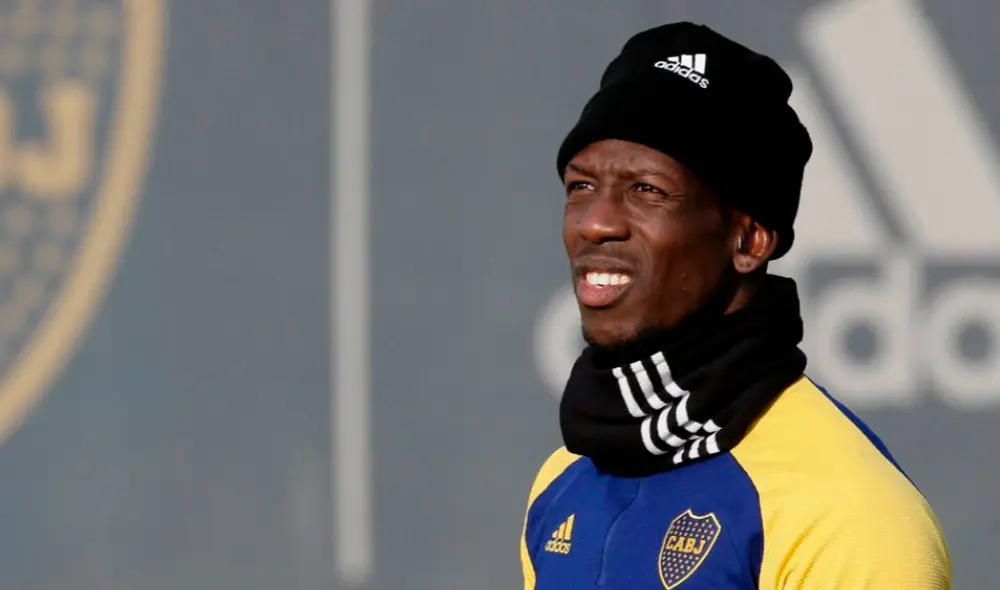 Luis Advíncula firmó contrato con los xeneizes por tres temporadas y media. Foto: Boca Juniors