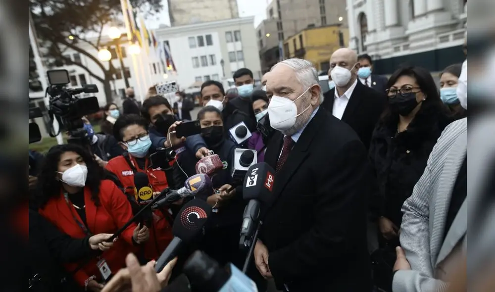 Montoya también señaló que el ministro de Defensa "no ofrece la más mínima confianza". Foto: Aldair Mejia/La República