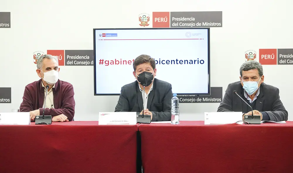 Guido Bellido junto a los ministros Hernando Cevallos y Pedro Francke en conferencia de prensa. Foto: PCM Guido Bellido junto a los ministros Hernando Cevallos y Pedro Francke en conferencia de prensa. Foto: PCM
