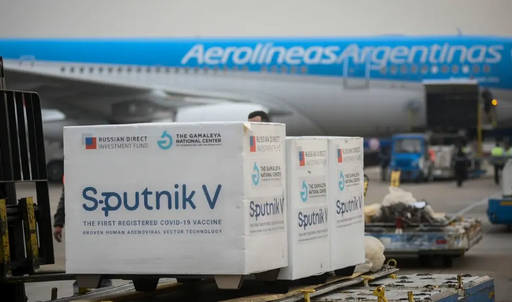 En total, Rusia ha establecido asociaciones de producción de su vacuna en 14 países. Foto: AFP