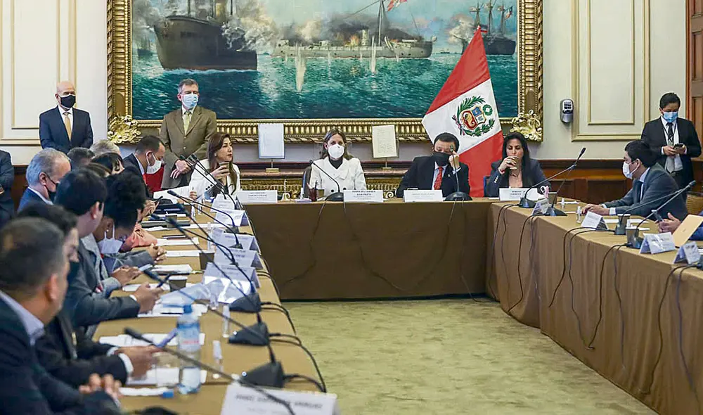 Sesión. Consejo Directivo definió el número de integrantes de las 24 comisiones ordinarias y convocó a pleno para hoy. Bancadas empiezan a disputar presidencias de las comisiones. Foto: PCM Sesión. Consejo Directivo definió el número de integrantes de las 24 comisiones ordinarias y convocó a pleno para hoy. Bancadas empiezan a disputar presidencias de las comisiones. Foto: PCM