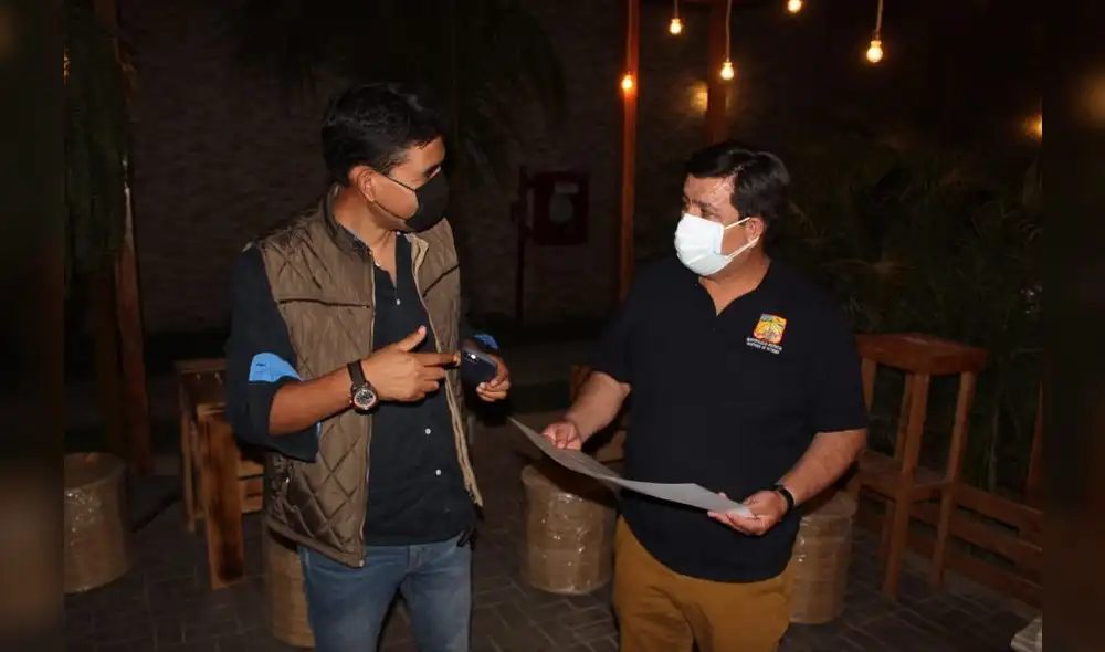 Alcalde Darwin García inspeccionó restaurantes. Foto: Gerardo Venegas Alcalde Darwin García inspeccionó restaurantes. Foto: Gerardo Venegas