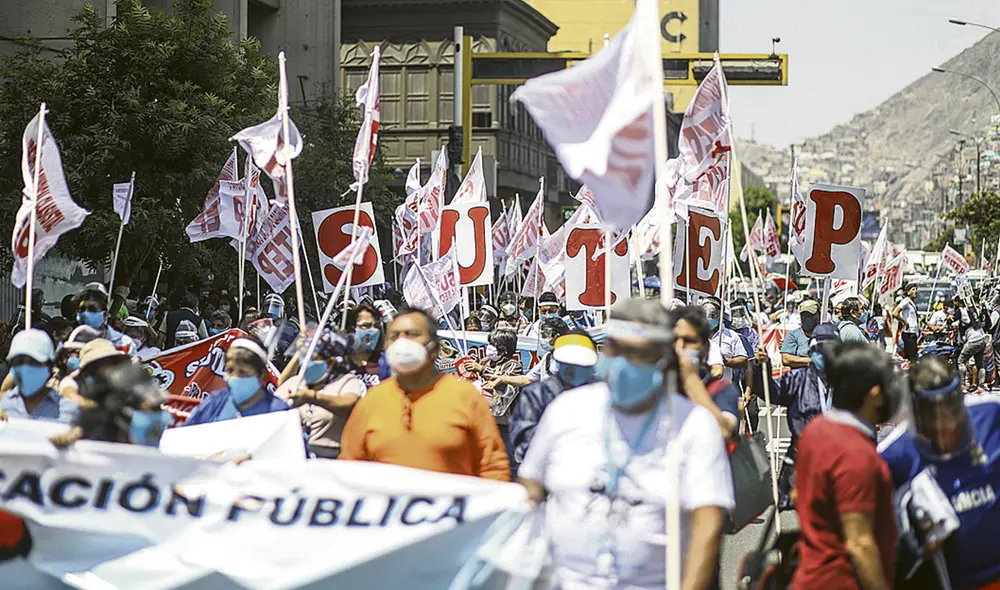 Representaciones. El Sutep se considera como el único gremio habilitado para negociar con el Minedu. En Fenateperú creen que ya no es posible esa opción. Foto: Aldair Mejía/La República