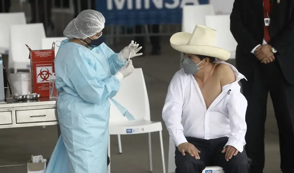 El presidente Pedro Castillo llegó hasta el Parque Zonal Huiracocha para ser inoculado. Foto: Aldair Mejía/La República El presidente Pedro Castillo llegó hasta el Parque Zonal Huiracocha para ser inoculado. Foto: Aldair Mejía/La República