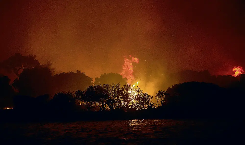Ardor. Turquía trata de contener una oleada de incendios. Foto: EFE