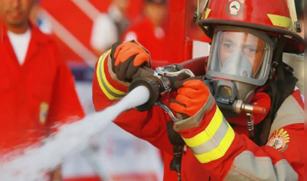Bomberos cumplen ardua labor cada día y  están atentos ante cualquier emergencia.