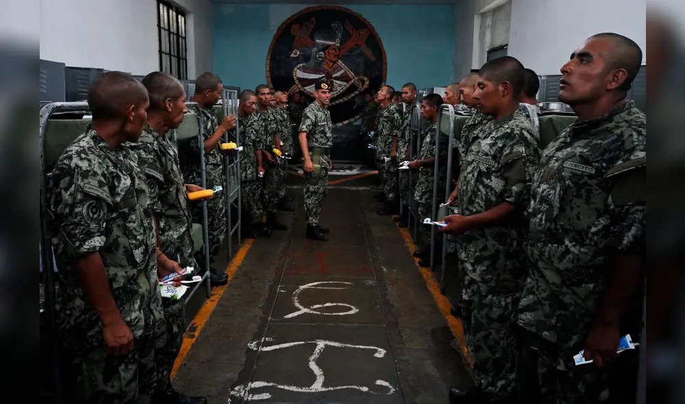 El servicio militar dejó de ser obligatorio en el año 2000. Hasta entonces, muchos jóvenes de los sectores más pobres eran reclutados a la fuerza en las llamadas "levas". Foto: La República. El servicio militar dejó de ser obligatorio en el año 2000. Hasta entonces, muchos jóvenes de los sectores más pobres eran reclutados a la fuerza en las llamadas "levas". Foto: La República.