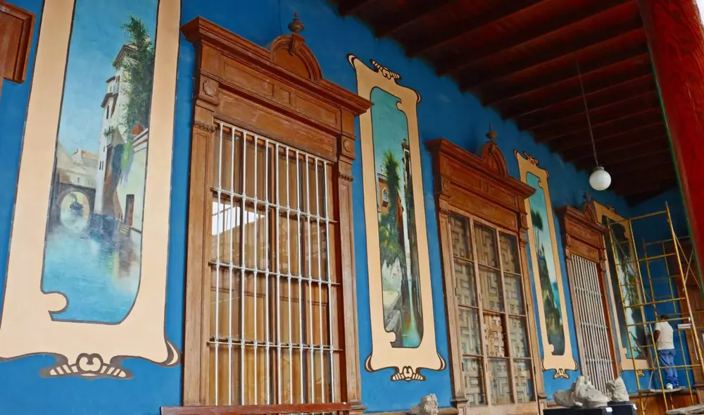 Historic murals at the UNT museum