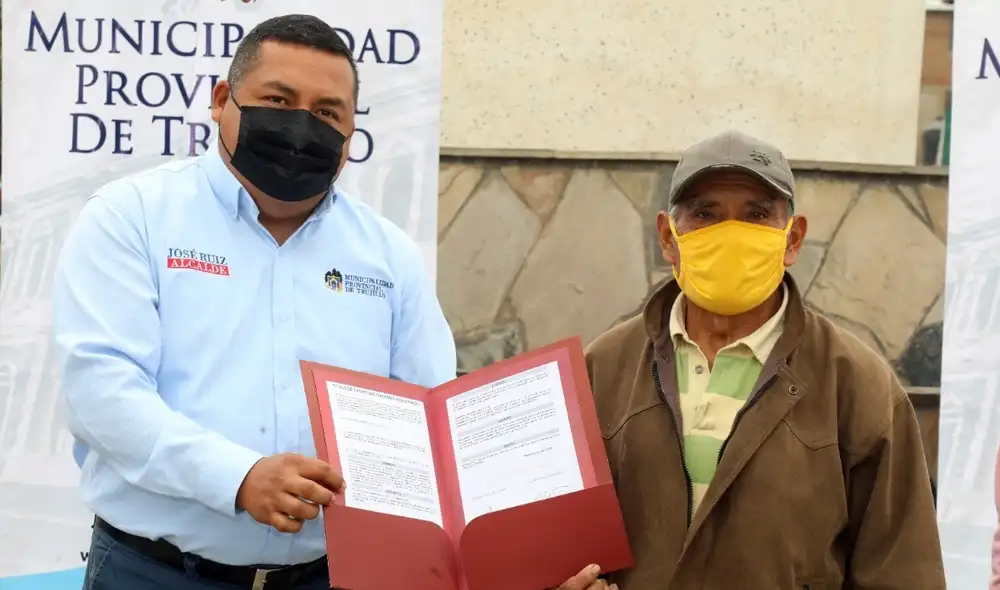 Alcalde expresó que las familias tendrán seguridad jurídica, porque sus predios estarán inscritos en Registros Públicos. Foto: Prensa MPT