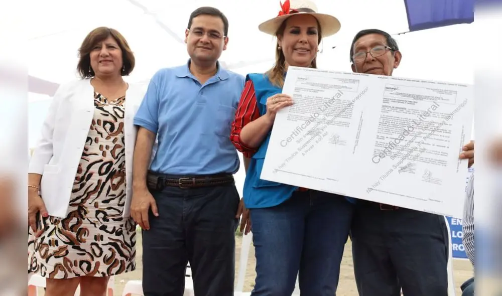 En su visita a Chiclayo, Fiorella Molinelli se comprometió a elaborar perfil y expediente técnico de nosocomio. Foto: Agencia Andina.