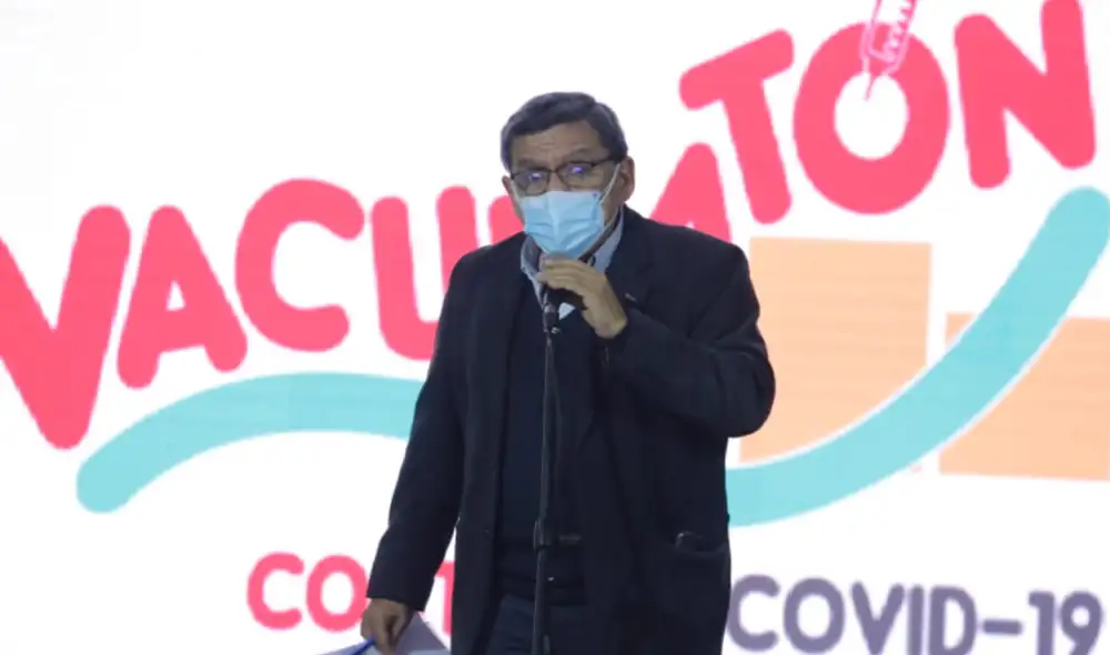 El ministro Hernando Cevallos en el estadio municipal Luis Gálvez durante la la clausura de cuarta vacunatón. Foto: John Reyes El ministro Hernando Cevallos en el estadio municipal Luis Gálvez durante la la clausura de cuarta vacunatón. Foto: John Reyes