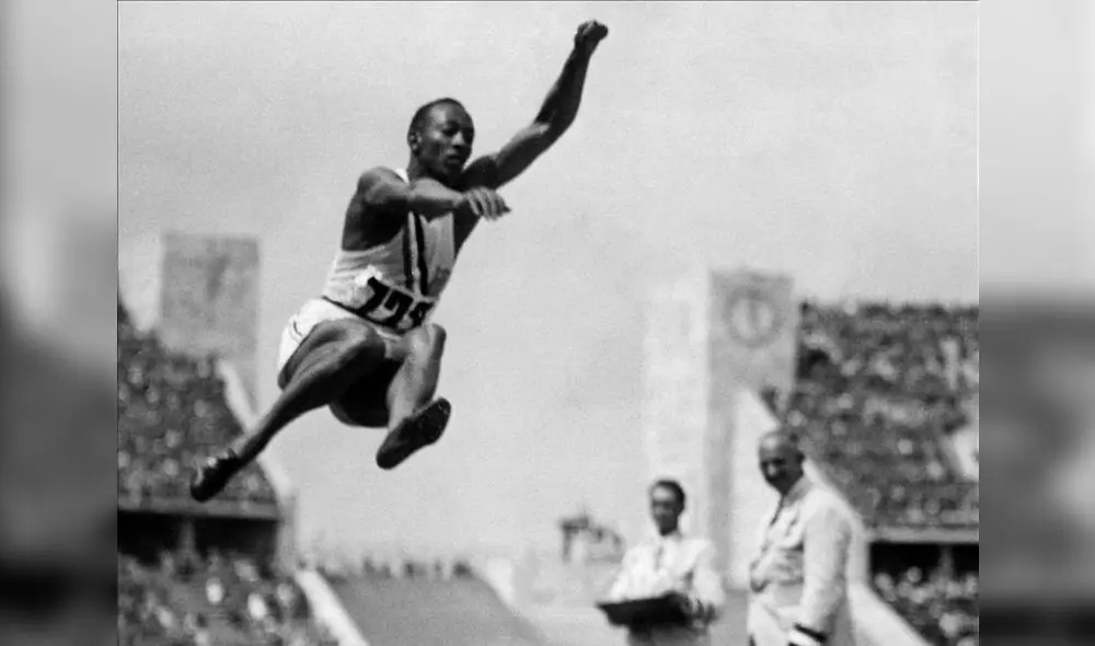 Jesse Owens ganó fama internacional al conquistar cuatro medallas de oro en Berlín 1936. Foto: EFE