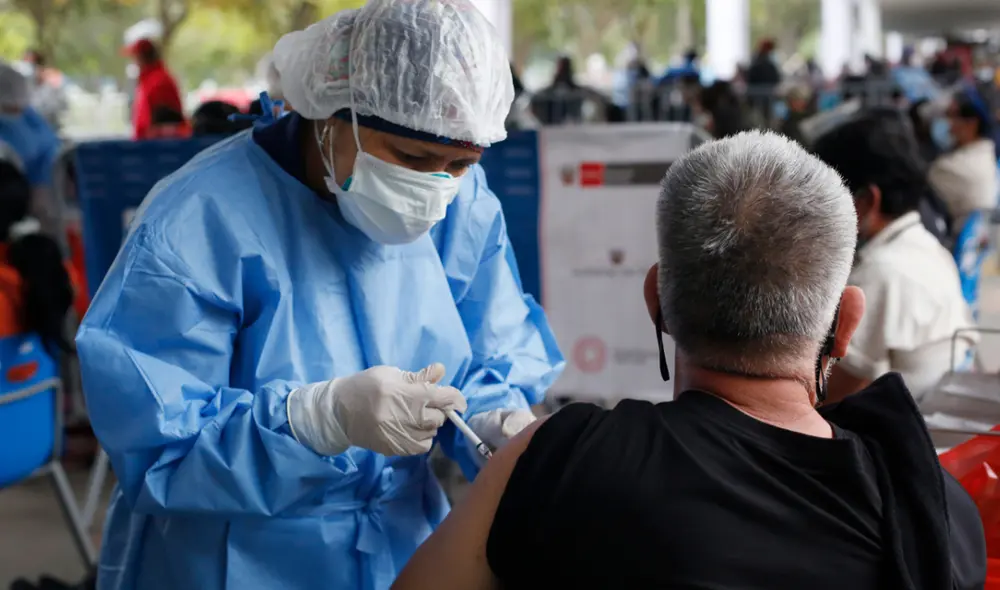 Esta semana llegarían dos lotes de Pfizer y Sinopharm, que sumarían más de un millón y medio de dosis. Foto: Carlos Contreras/La República