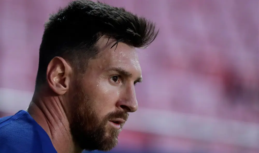 Jorge Messi confirmó a medios españoles el pase de su hijo al PSG en el aeropuerto de Barcelona. Foto: EFE Jorge Messi confirmó a medios españoles el pase de su hijo al PSG en el aeropuerto de Barcelona. Foto: EFE