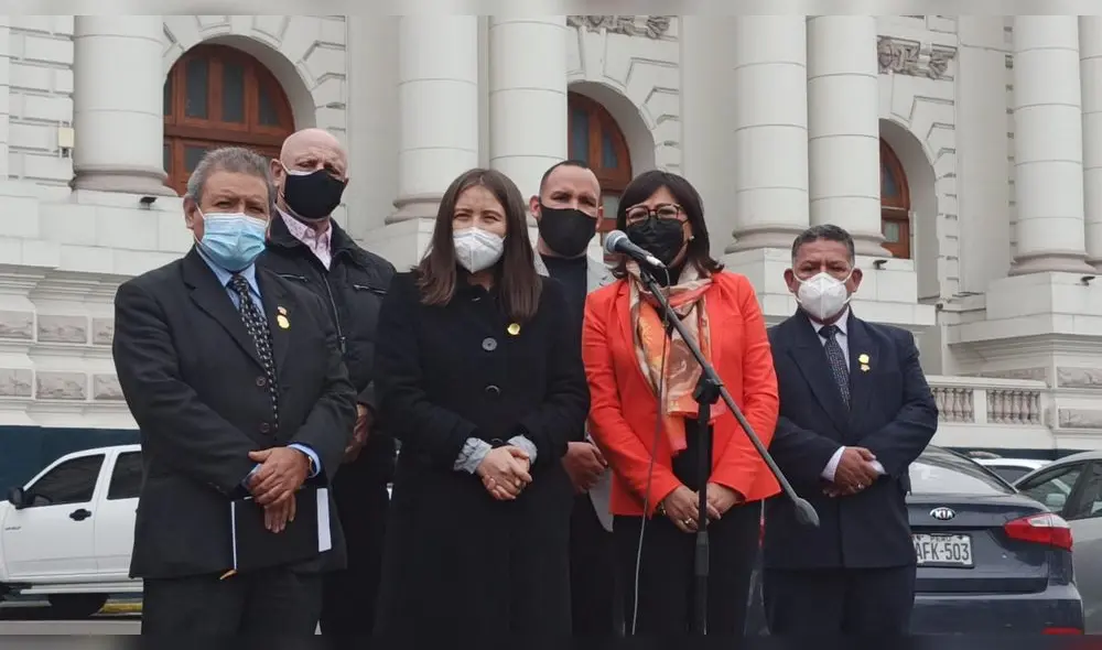 Bancada de Renovación Popular respaldó a Jorge Montoya, quien fue acusado de hostigamiento político sobre Norma Yarrow. Foto: Jessica Merino/ URPI-LR Bancada de Renovación Popular respaldó a Jorge Montoya, quien fue acusado de hostigamiento político sobre Norma Yarrow. Foto: Jessica Merino/ URPI-LR
