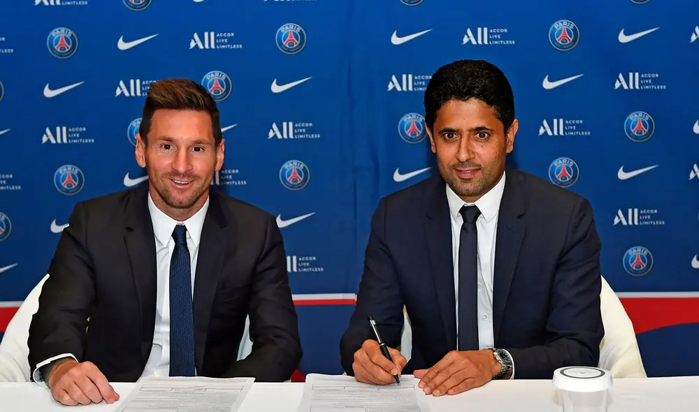 Lionel Messi junto a Al-Khelaïfi en la presentación del argentino. Foto: PSG