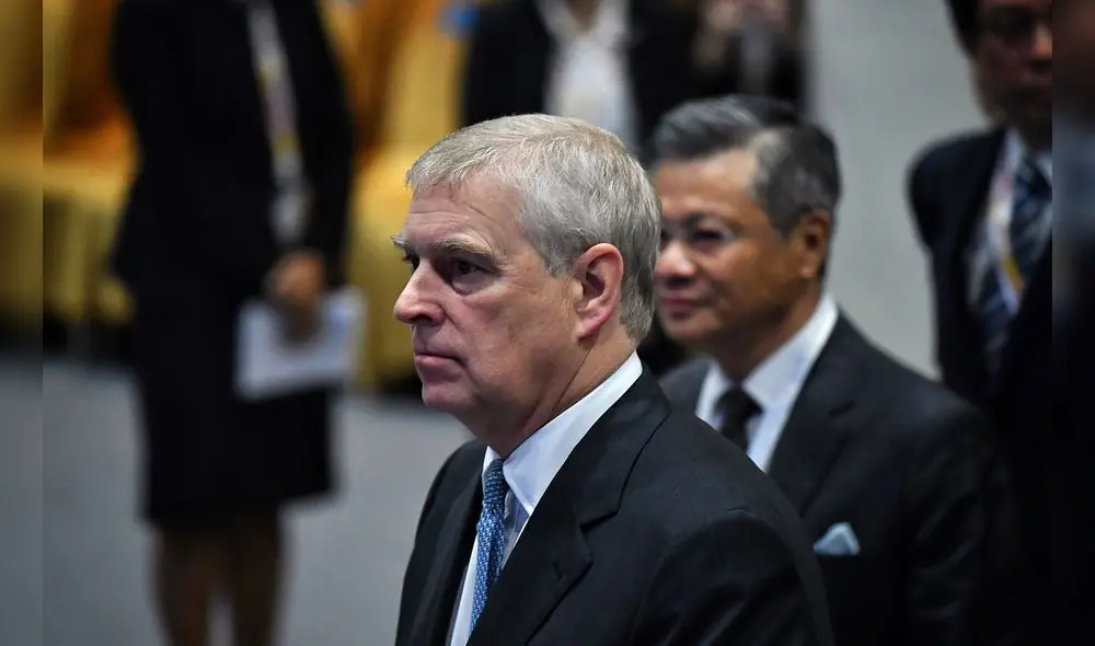 El principe Andrés negó en 2019 que conoció Virginia Giuffre, mujer que lo demanda por abuso sexual a una menor de edad. Foto: AFP